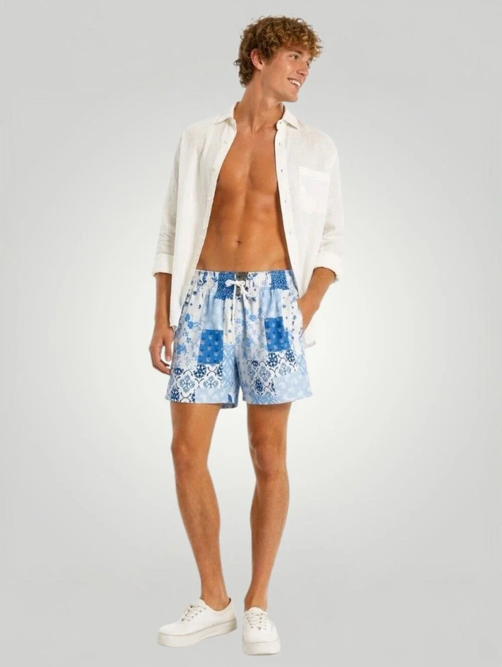 Hollister Mens Medium Blue White Patchwork Swim Trunks 4-Way Stretch Lined Draws